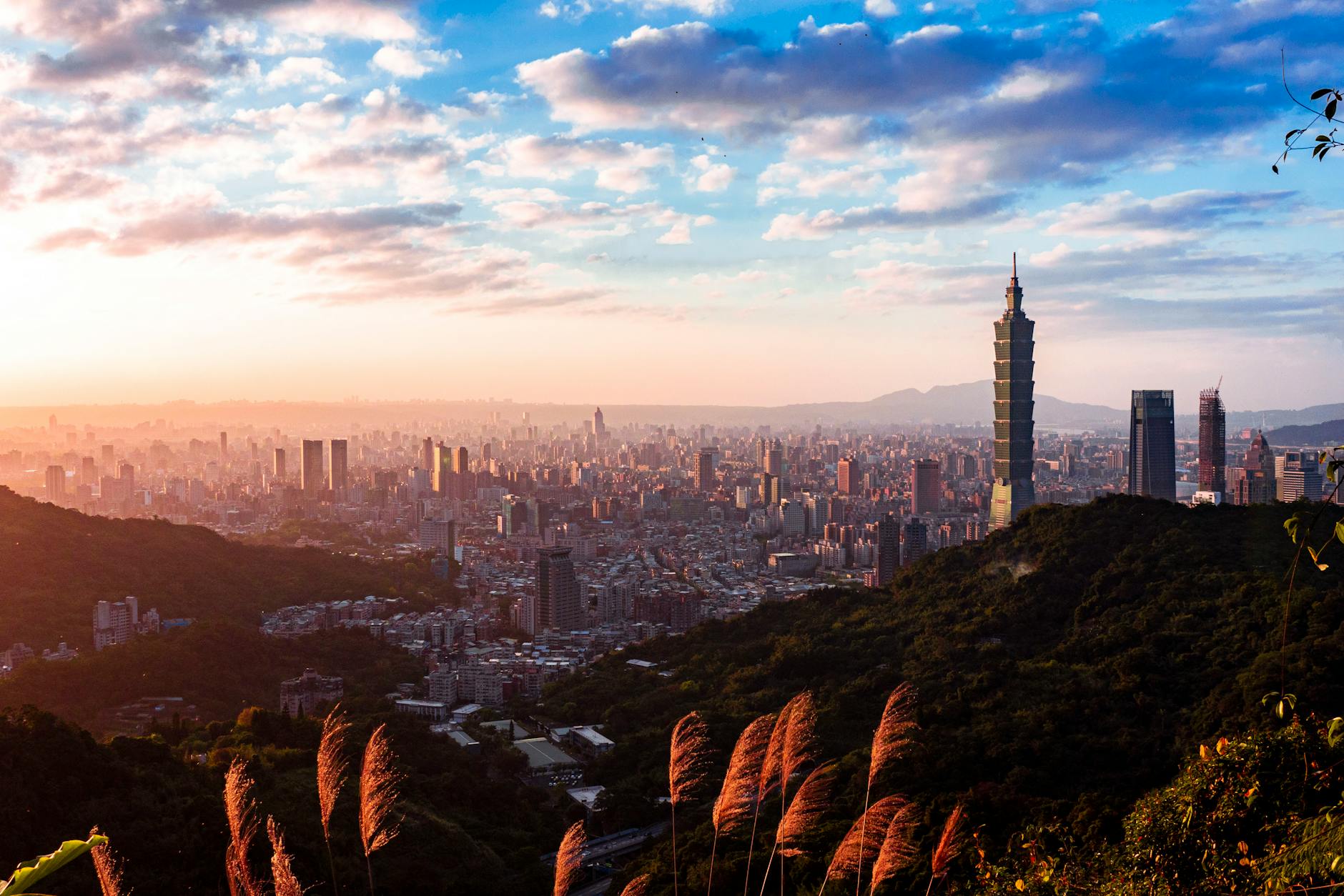 Stunning panoramic view of Taipei skyline from Elephant Mountain