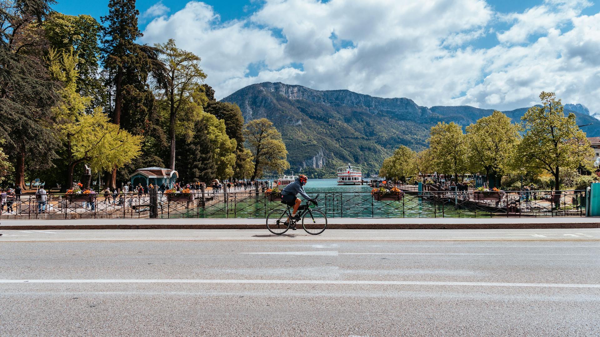 Cyclist on the Sun Moon Lake bike path with lake view