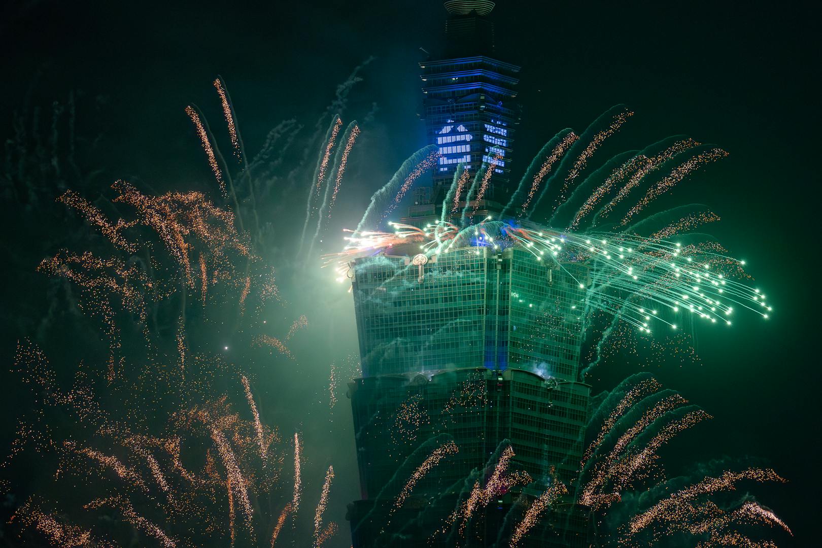 Taipei 101 New Year's Eve fireworks countdown celebration
