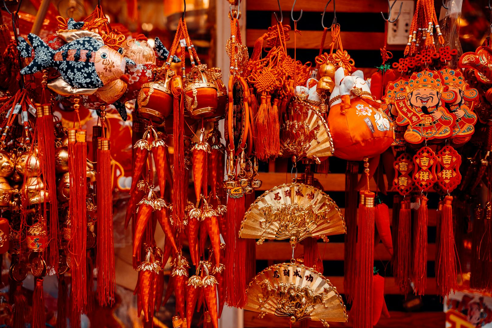 Taipei night market souvenirs and stalls with Taiwan-themed merchandise