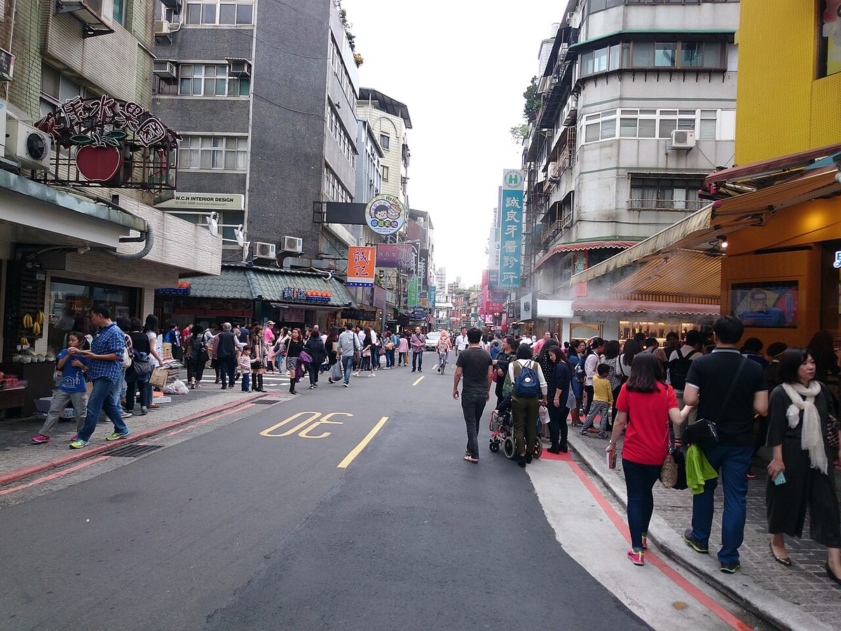 Shoppers and diners on Yongkang Street, the famous food street in Taipei's Da'an District