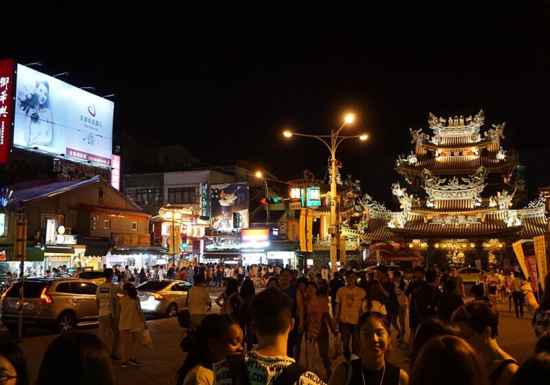 Songshan District: Raohe, Ciyou Temple & Minsheng Community