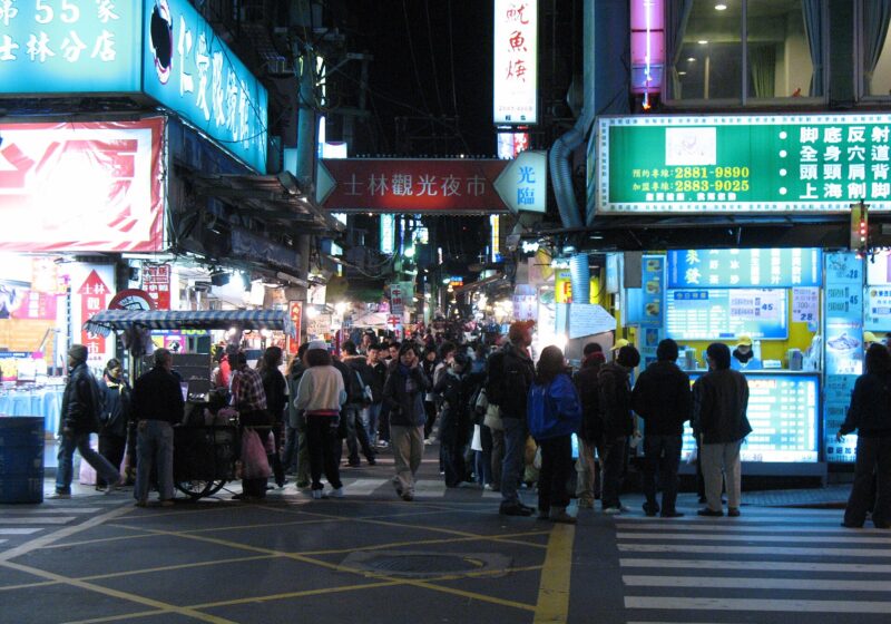 Taipei Night Market Shopping: What’s Worth Buying (2026)